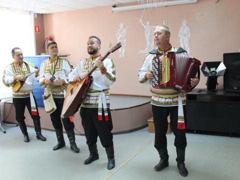 Выступление артистов Мелиховского ЦКР