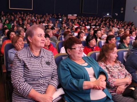 Отдыхающие санатория  "Дубравушка" на юбилейном концерте