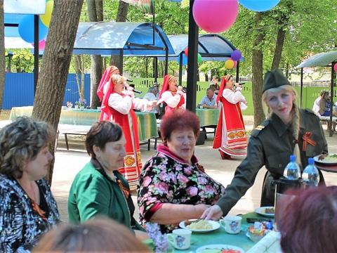 Праздничный концерт, посвящённый 73-й годовщине Победы в Великой Отечественной в фото 12